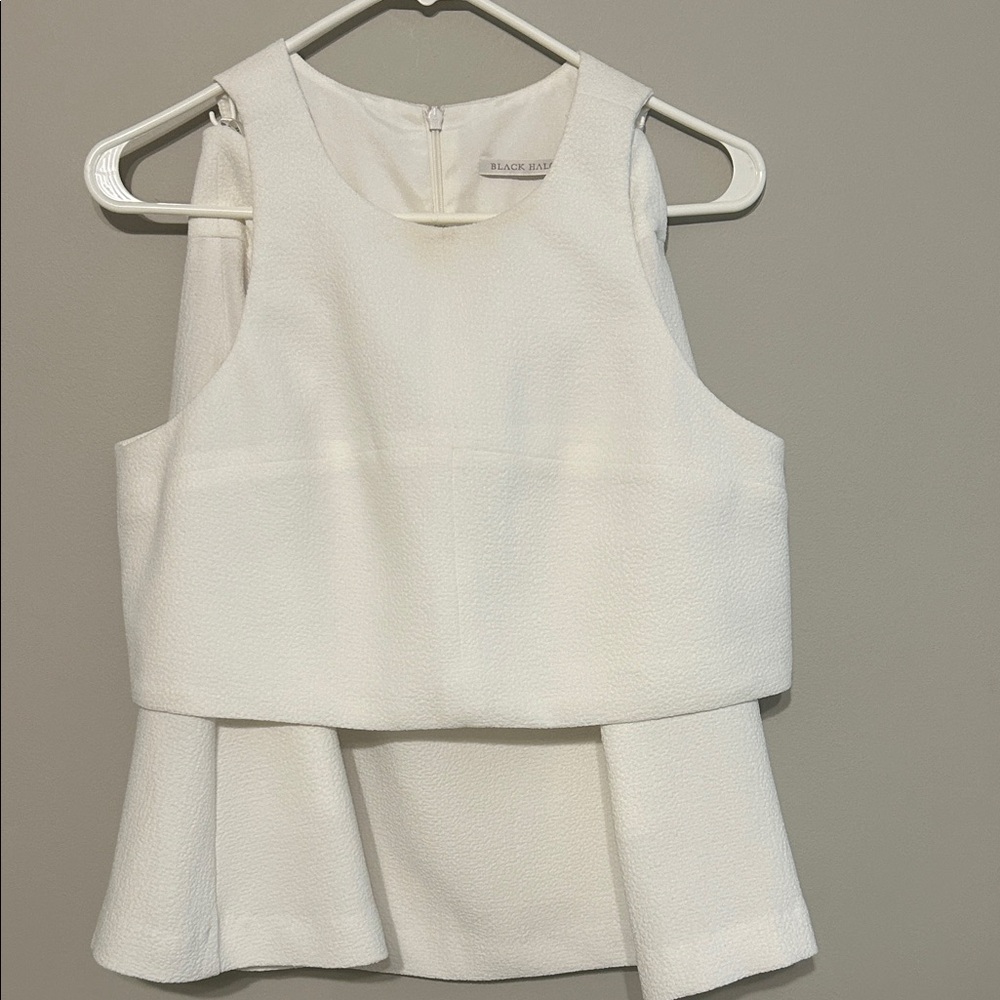 Black Halo Cream Sleeveless Tank and skirt set
Great condition.